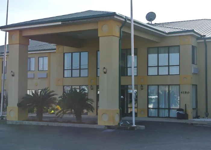 Days Inn By Wyndham Montgomery